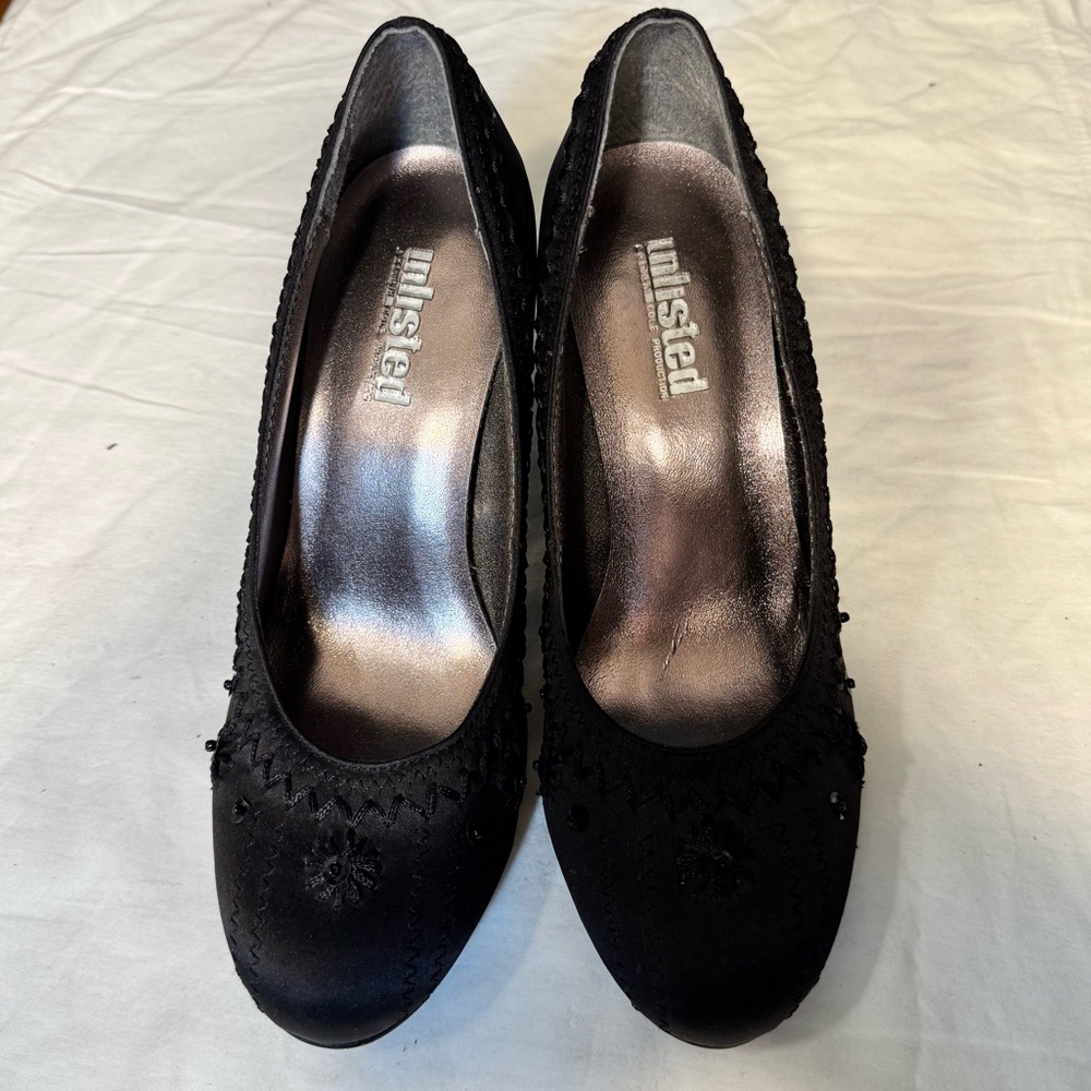 Sold Vintage Unlisted Black Satin Embellished Round Toe Heels Size 7 Women’s Y2K - Picture 7 of 8